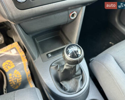 Сірий Фольксваген Туран, об'ємом двигуна 1.6 л та пробігом 196 тис. км за 8199 $, фото 58 на Automoto.ua