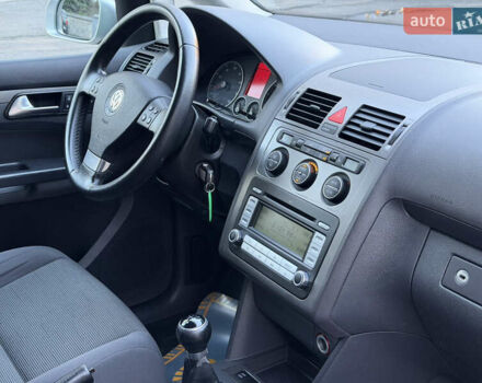 Сірий Фольксваген Туран, об'ємом двигуна 1.6 л та пробігом 196 тис. км за 7650 $, фото 61 на Automoto.ua