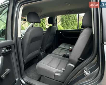 Серый Фольксваген Туран, объемом двигателя 1.6 л и пробегом 210 тыс. км за 7350 $, фото 27 на Automoto.ua