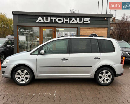 Серый Фольксваген Туран, объемом двигателя 1.9 л и пробегом 235 тыс. км за 7999 $, фото 4 на Automoto.ua