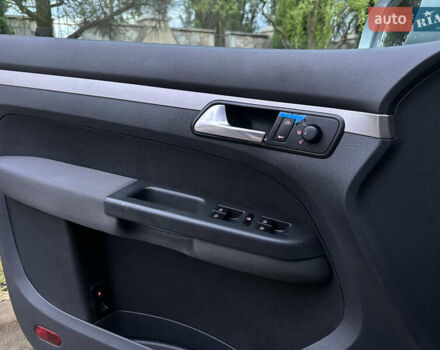 Серый Фольксваген Туран, объемом двигателя 1.6 л и пробегом 211 тыс. км за 7450 $, фото 22 на Automoto.ua