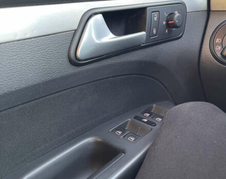 Серый Фольксваген Туран, объемом двигателя 1.39 л и пробегом 196 тыс. км за 7700 $, фото 28 на Automoto.ua