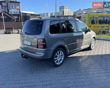 Серый Фольксваген Туран, объемом двигателя 1.97 л и пробегом 280 тыс. км за 8500 $, фото 3 на Automoto.ua