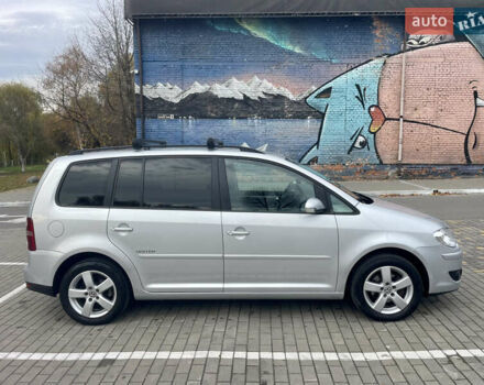 Серый Фольксваген Туран, объемом двигателя 1.6 л и пробегом 220 тыс. км за 8600 $, фото 5 на Automoto.ua