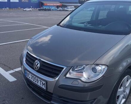 Серый Фольксваген Туран, объемом двигателя 1.9 л и пробегом 235 тыс. км за 8500 $, фото 2 на Automoto.ua