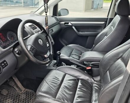 Серый Фольксваген Туран, объемом двигателя 2 л и пробегом 327 тыс. км за 4500 $, фото 5 на Automoto.ua