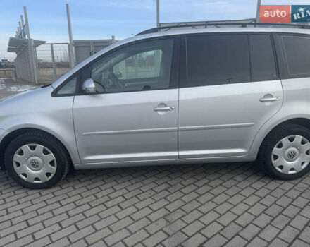 Серый Фольксваген Туран, объемом двигателя 1.6 л и пробегом 238 тыс. км за 6700 $, фото 2 на Automoto.ua