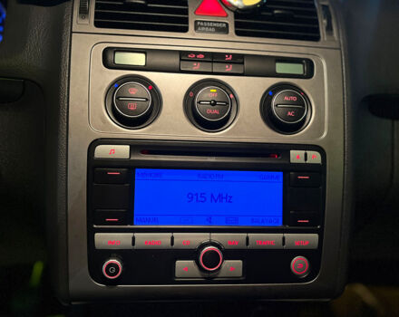 Серый Фольксваген Туран, объемом двигателя 1.9 л и пробегом 229 тыс. км за 8600 $, фото 20 на Automoto.ua