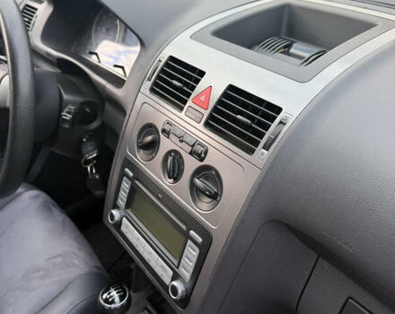 Серый Фольксваген Туран, объемом двигателя 1.9 л и пробегом 344 тыс. км за 6500 $, фото 5 на Automoto.ua