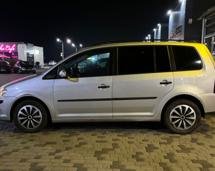 Серый Фольксваген Туран, объемом двигателя 1.9 л и пробегом 229 тыс. км за 8600 $, фото 3 на Automoto.ua