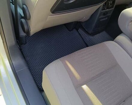 Серый Фольксваген Туран, объемом двигателя 1.9 л и пробегом 340 тыс. км за 8500 $, фото 52 на Automoto.ua