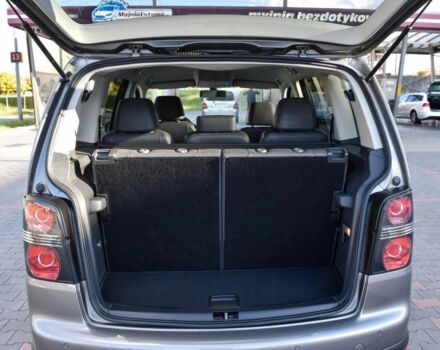 Сірий Фольксваген Туран, об'ємом двигуна 2 л та пробігом 264 тис. км за 5000 $, фото 15 на Automoto.ua