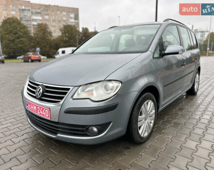 Серый Фольксваген Туран, объемом двигателя 1.4 л и пробегом 240 тыс. км за 6800 $, фото 1 на Automoto.ua