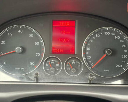 Серый Фольксваген Туран, объемом двигателя 1.6 л и пробегом 220 тыс. км за 8600 $, фото 30 на Automoto.ua