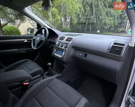 Серый Фольксваген Туран, объемом двигателя 1.6 л и пробегом 211 тыс. км за 7450 $, фото 39 на Automoto.ua