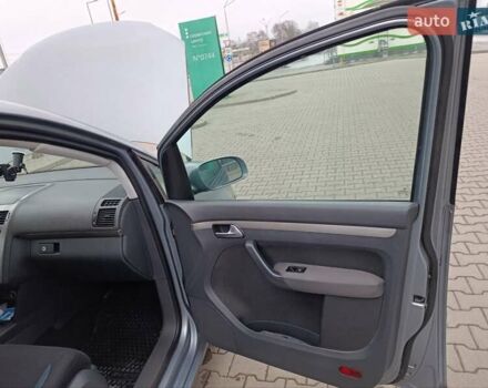 Серый Фольксваген Туран, объемом двигателя 1.98 л и пробегом 327 тыс. км за 7100 $, фото 11 на Automoto.ua