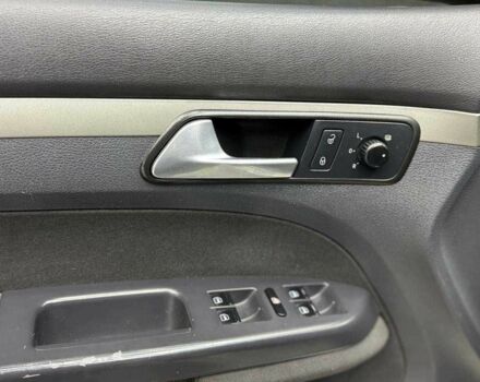 Серый Фольксваген Туран, объемом двигателя 2 л и пробегом 326 тыс. км за 7800 $, фото 6 на Automoto.ua