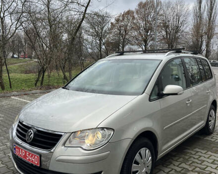 Серый Фольксваген Туран, объемом двигателя 1.6 л и пробегом 211 тыс. км за 7500 $, фото 1 на Automoto.ua