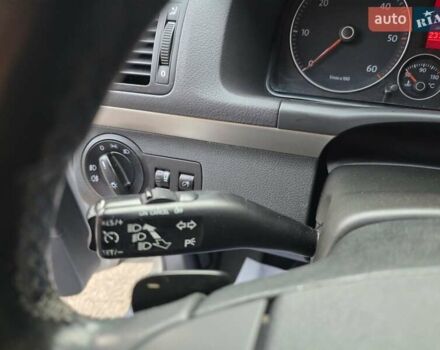 Серый Фольксваген Туран, объемом двигателя 2 л и пробегом 237 тыс. км за 9699 $, фото 26 на Automoto.ua