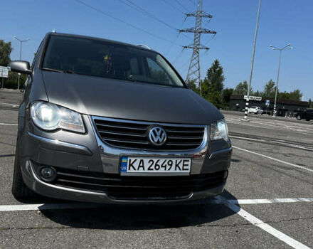 Серый Фольксваген Туран, объемом двигателя 2 л и пробегом 226 тыс. км за 10750 $, фото 3 на Automoto.ua