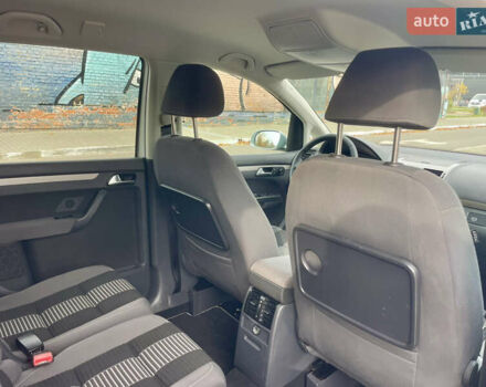 Серый Фольксваген Туран, объемом двигателя 1.6 л и пробегом 220 тыс. км за 8600 $, фото 51 на Automoto.ua