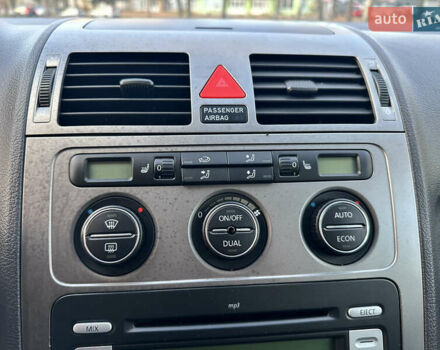 Сірий Фольксваген Туран, об'ємом двигуна 1.6 л та пробігом 196 тис. км за 8199 $, фото 56 на Automoto.ua