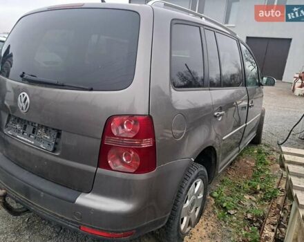 Сірий Фольксваген Туран, об'ємом двигуна 2 л та пробігом 266 тис. км за 3500 $, фото 2 на Automoto.ua