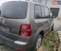 Сірий Фольксваген Туран, об'ємом двигуна 2 л та пробігом 266 тис. км за 3500 $, фото 2 на Automoto.ua