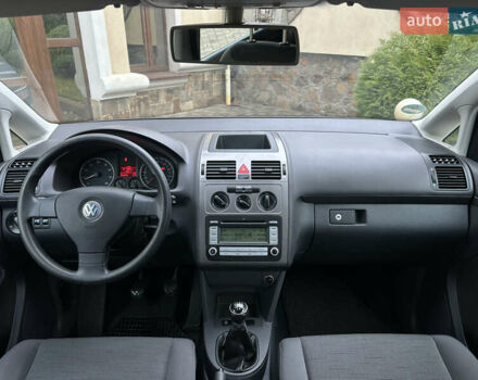 Серый Фольксваген Туран, объемом двигателя 1.6 л и пробегом 210 тыс. км за 7350 $, фото 37 на Automoto.ua