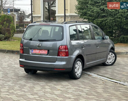 Серый Фольксваген Туран, объемом двигателя 1.6 л и пробегом 210 тыс. км за 7350 $, фото 5 на Automoto.ua