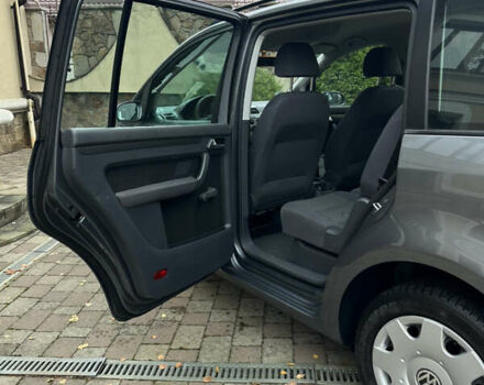 Серый Фольксваген Туран, объемом двигателя 1.6 л и пробегом 210 тыс. км за 7350 $, фото 26 на Automoto.ua