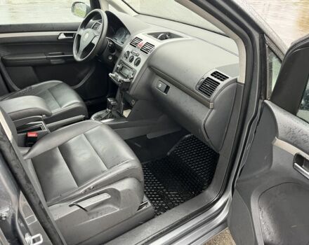 Серый Фольксваген Туран, объемом двигателя 1.9 л и пробегом 258 тыс. км за 3963 $, фото 5 на Automoto.ua