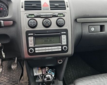 Серый Фольксваген Туран, объемом двигателя 2 л и пробегом 327 тыс. км за 4500 $, фото 7 на Automoto.ua