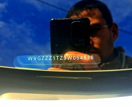 Серый Фольксваген Туран, объемом двигателя 1.4 л и пробегом 317 тыс. км за 7500 $, фото 2 на Automoto.ua