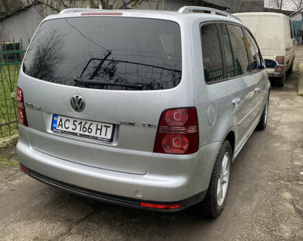 Серый Фольксваген Туран, объемом двигателя 1.98 л и пробегом 303 тыс. км за 7800 $, фото 4 на Automoto.ua