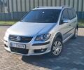 Сірий Фольксваген Туран, об'ємом двигуна 1.4 л та пробігом 218 тис. км за 7000 $, фото 1 на Automoto.ua