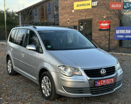 Серый Фольксваген Туран, объемом двигателя 1.6 л и пробегом 236 тыс. км за 8200 $, фото 2 на Automoto.ua