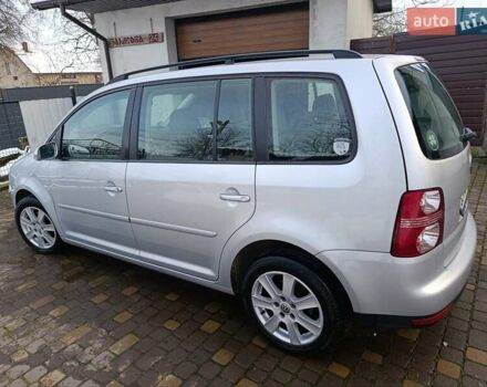 Серый Фольксваген Туран, объемом двигателя 1.6 л и пробегом 264 тыс. км за 8400 $, фото 2 на Automoto.ua