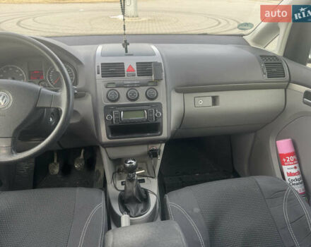 Серый Фольксваген Туран, объемом двигателя 1.6 л и пробегом 238 тыс. км за 6700 $, фото 10 на Automoto.ua