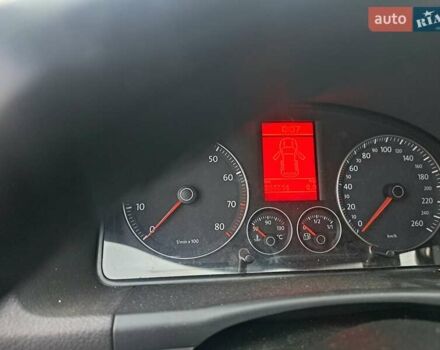 Сірий Фольксваген Туран, об'ємом двигуна 2 л та пробігом 266 тис. км за 3500 $, фото 7 на Automoto.ua