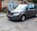 Сірий Фольксваген Туран, об'ємом двигуна 1.6 л та пробігом 248 тис. км за 7650 $, фото 1 на Automoto.ua