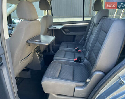 Серый Фольксваген Туран, объемом двигателя 1.4 л и пробегом 188 тыс. км за 6000 $, фото 40 на Automoto.ua