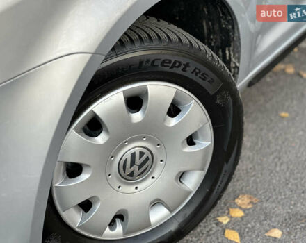Сірий Фольксваген Туран, об'ємом двигуна 1.6 л та пробігом 196 тис. км за 8199 $, фото 4 на Automoto.ua