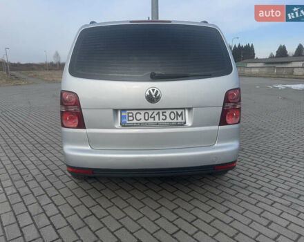Серый Фольксваген Туран, объемом двигателя 1.6 л и пробегом 238 тыс. км за 6700 $, фото 4 на Automoto.ua