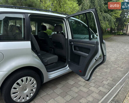 Серый Фольксваген Туран, объемом двигателя 1.6 л и пробегом 211 тыс. км за 7450 $, фото 31 на Automoto.ua