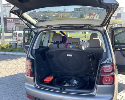 Серый Фольксваген Туран, объемом двигателя 1.97 л и пробегом 280 тыс. км за 8500 $, фото 14 на Automoto.ua