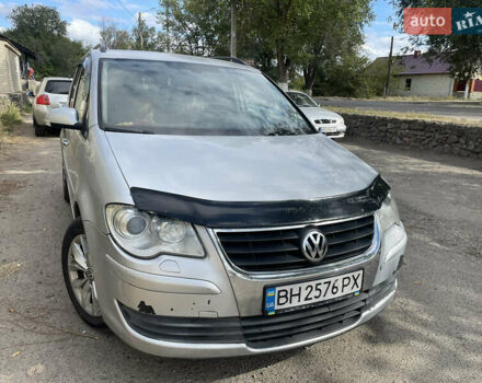 Серый Фольксваген Туран, объемом двигателя 1.97 л и пробегом 350 тыс. км за 6150 $, фото 1 на Automoto.ua