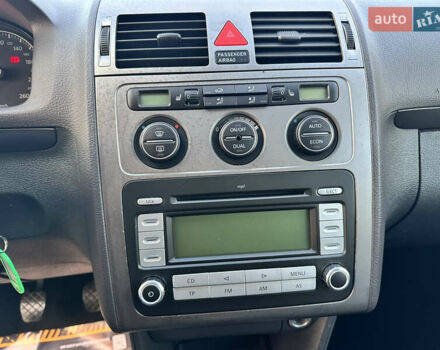 Сірий Фольксваген Туран, об'ємом двигуна 1.6 л та пробігом 196 тис. км за 8199 $, фото 55 на Automoto.ua