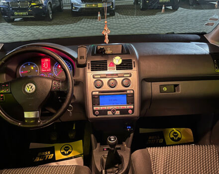 Серый Фольксваген Туран, объемом двигателя 1.9 л и пробегом 229 тыс. км за 8600 $, фото 17 на Automoto.ua