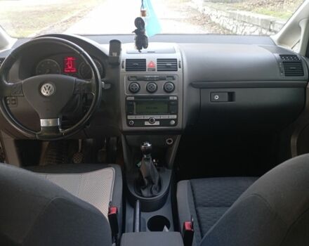 Сірий Фольксваген Туран, об'ємом двигуна 2 л та пробігом 382 тис. км за 5000 $, фото 2 на Automoto.ua